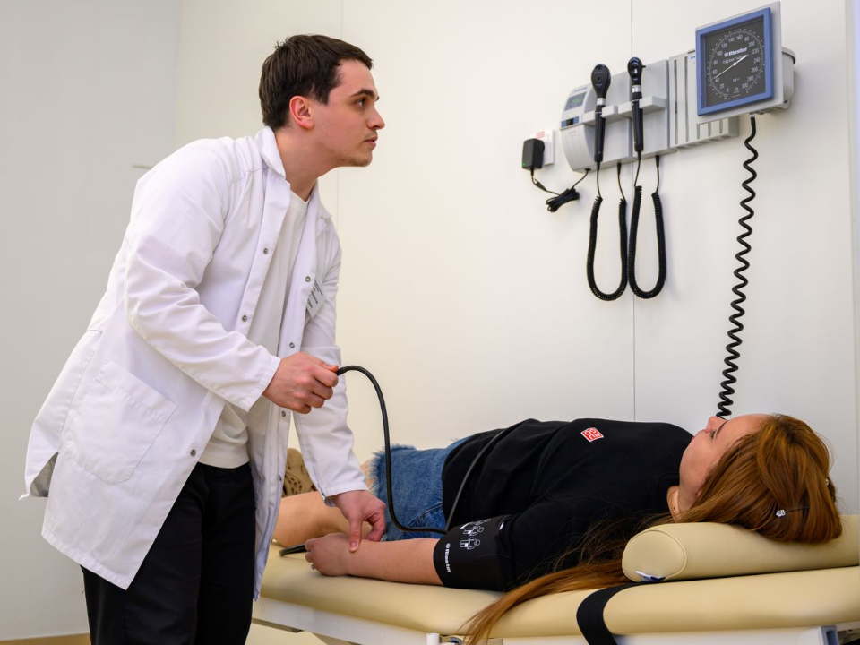 Не просто желание похудеть: что делать, если ребенок отказывается есть и тает на глазах