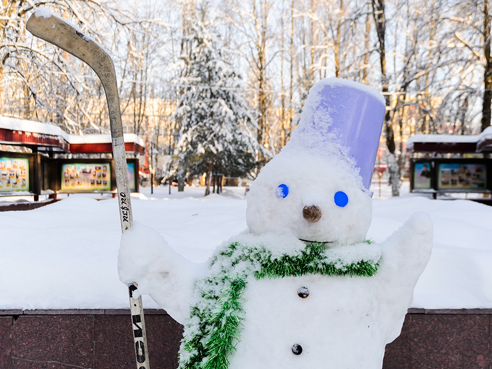 В сквере театра «Огниво» вновь обустроят «Город Снеговиков» и проведут конкурс на лучшую поделку