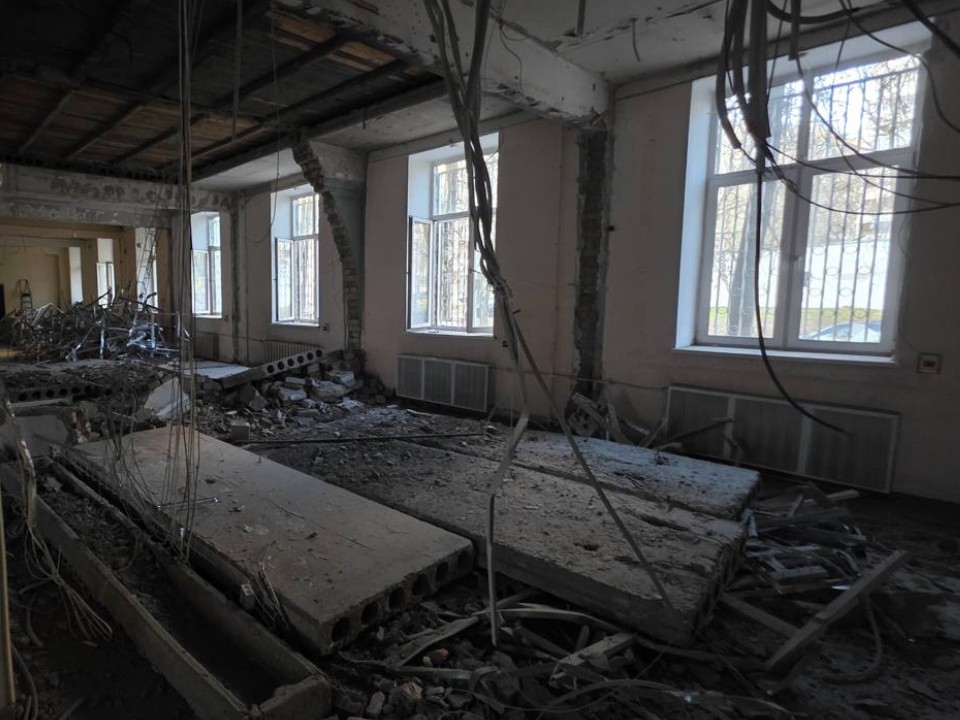 Перекрытие рухнуло: есть ли пострадавшие после ЧП в многоквартирном доме