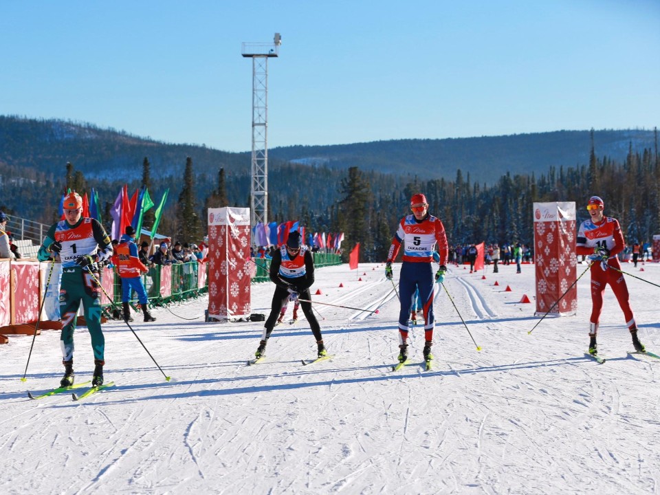 Снежные гонки в Хакасии: подмосковные лыжники начинают сезон с медалей