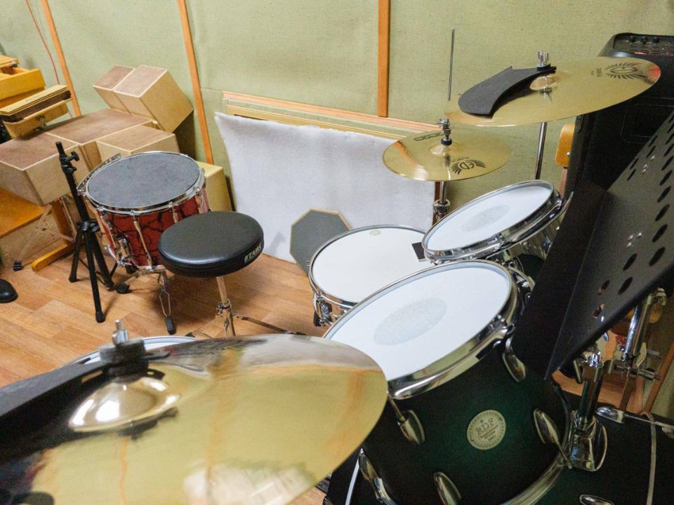 Детская музыкальная школа получила крутую ударную установку