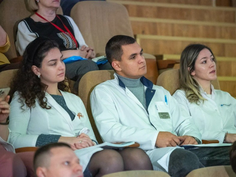 Медицина будущего в Подмосковье: что врачи узнали об ИИ, реабилитации после инсульта и эмоциональном здоровье