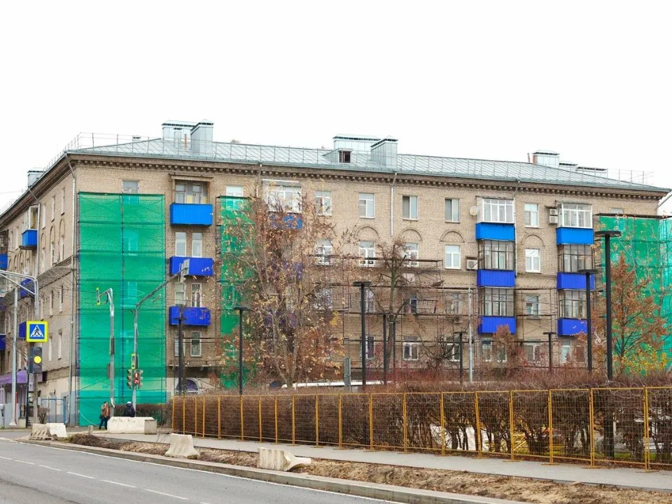 Успеть до конца года: в Мытищах проверили ход капремонта четырех многоквартирных домов