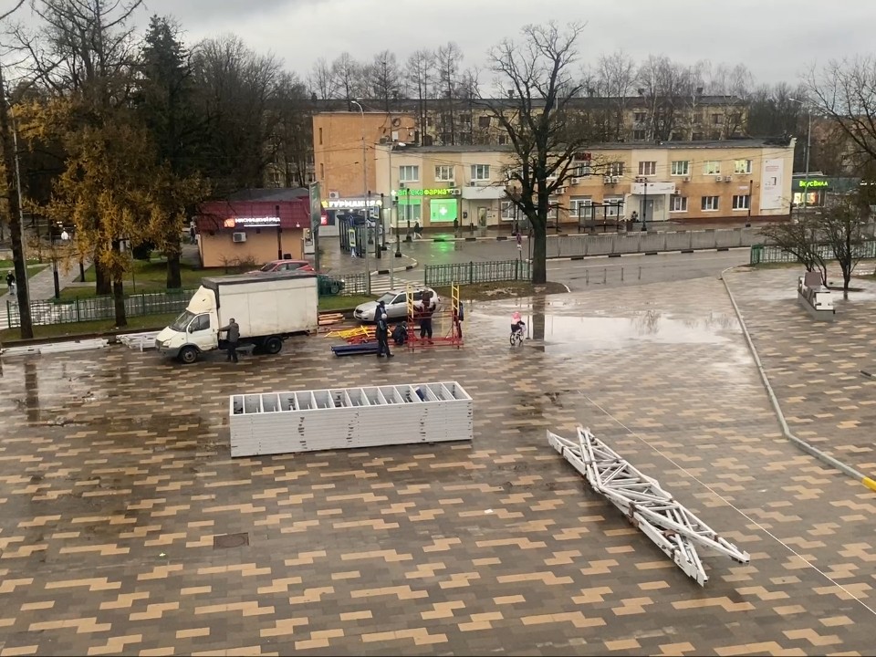 Во Власихе монтируют устойчивый к оттепели каток