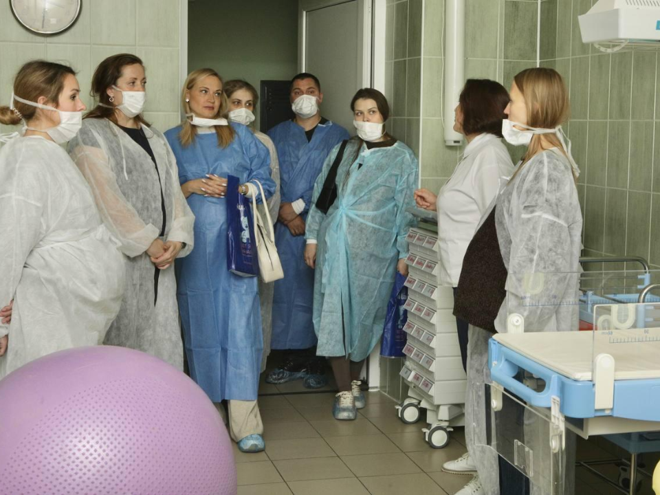 Этот день поможет не волноваться перед родами: в Королеве приглашают семьи на прогулку по роддому и встречу с врачами