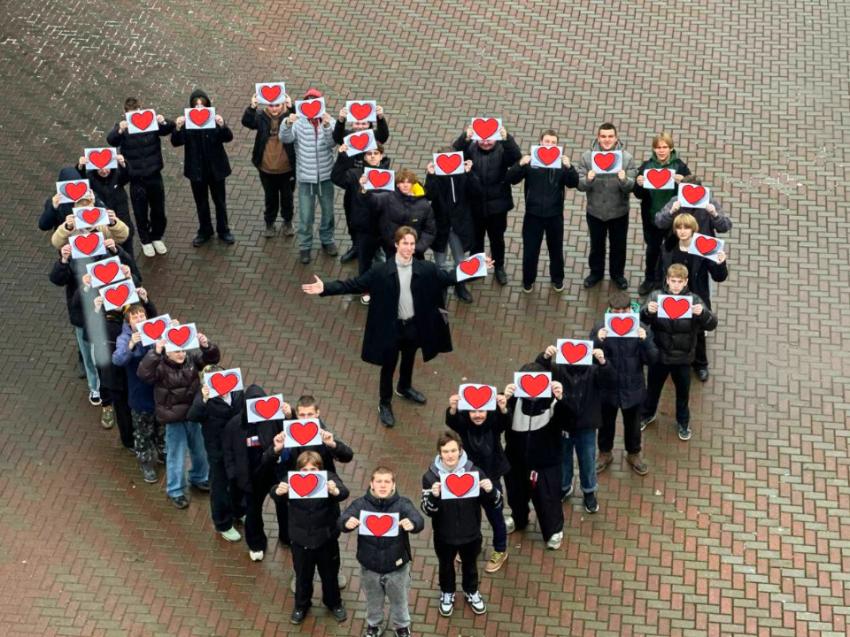 Флешмоб в День матери собрал сердца можайских студентов воедино