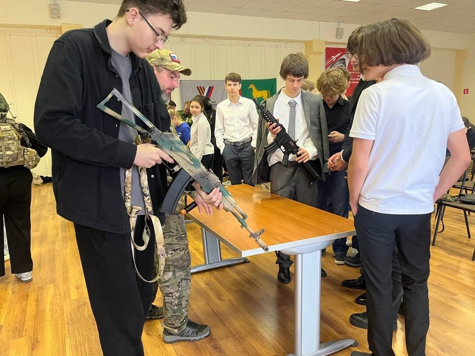 На форуме «Наставник Z» собирали автоматы и закрепляли навыки такмеда