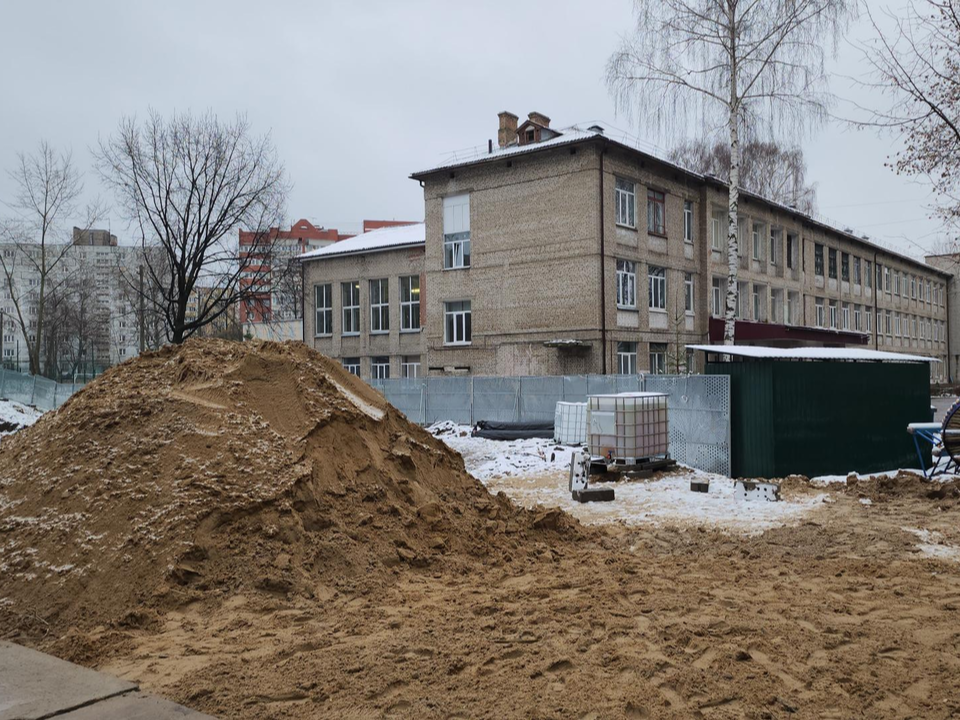 На территории гимназии №24 в Октябрьском построят спорткомплекс и новую детскую площадку