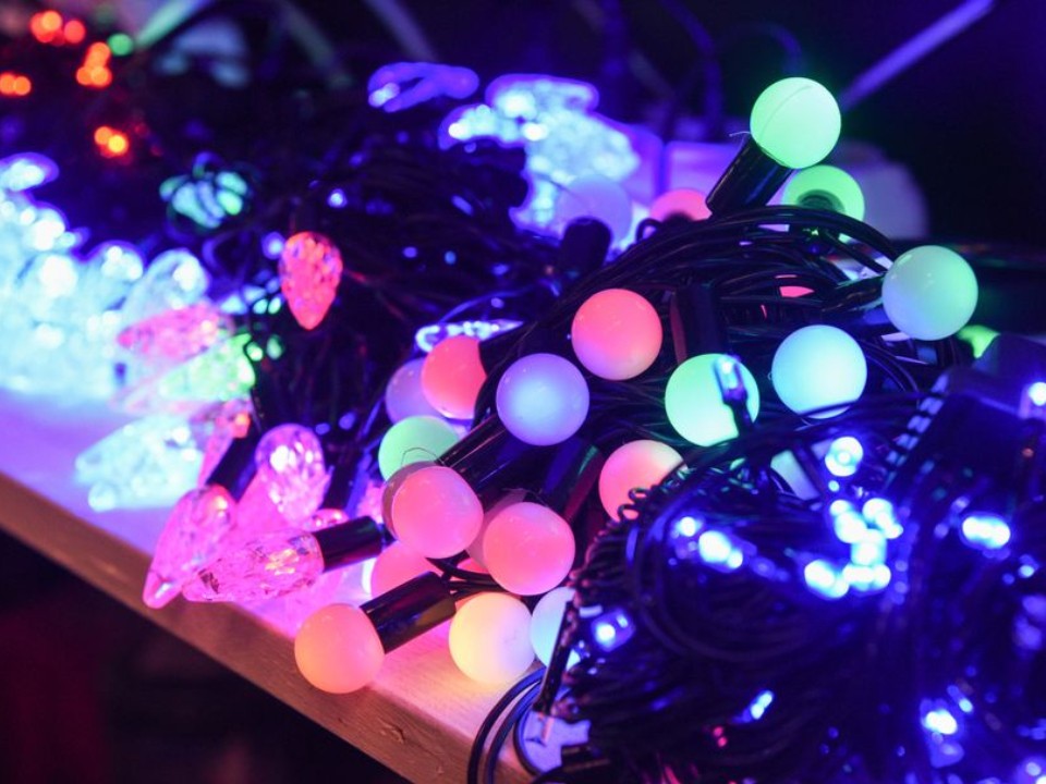 Новогодний декор с подвохом: какие ошибки с гирляндами могут стоить дорого