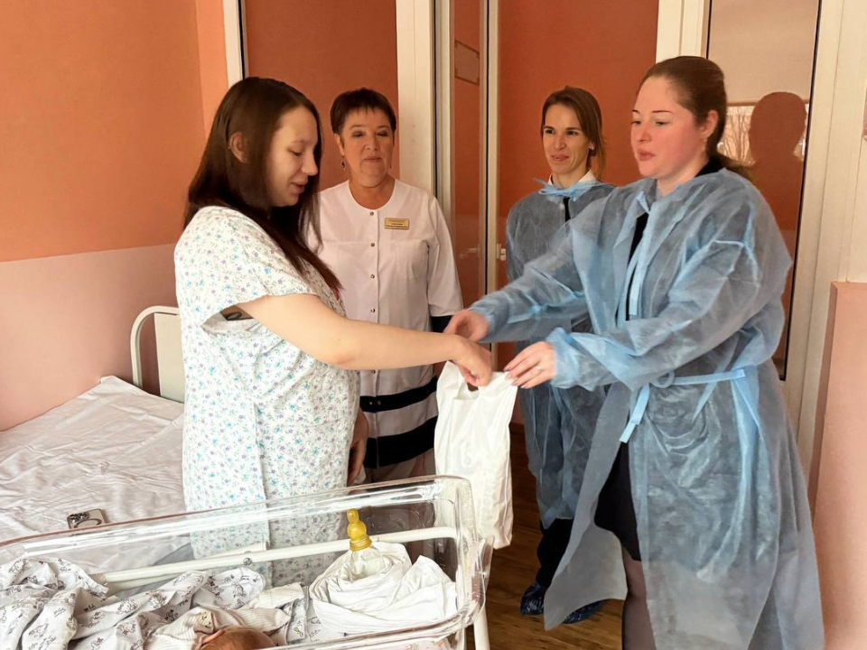 Накануне Дня матери пациентки Подольского роддома принимали поздравления