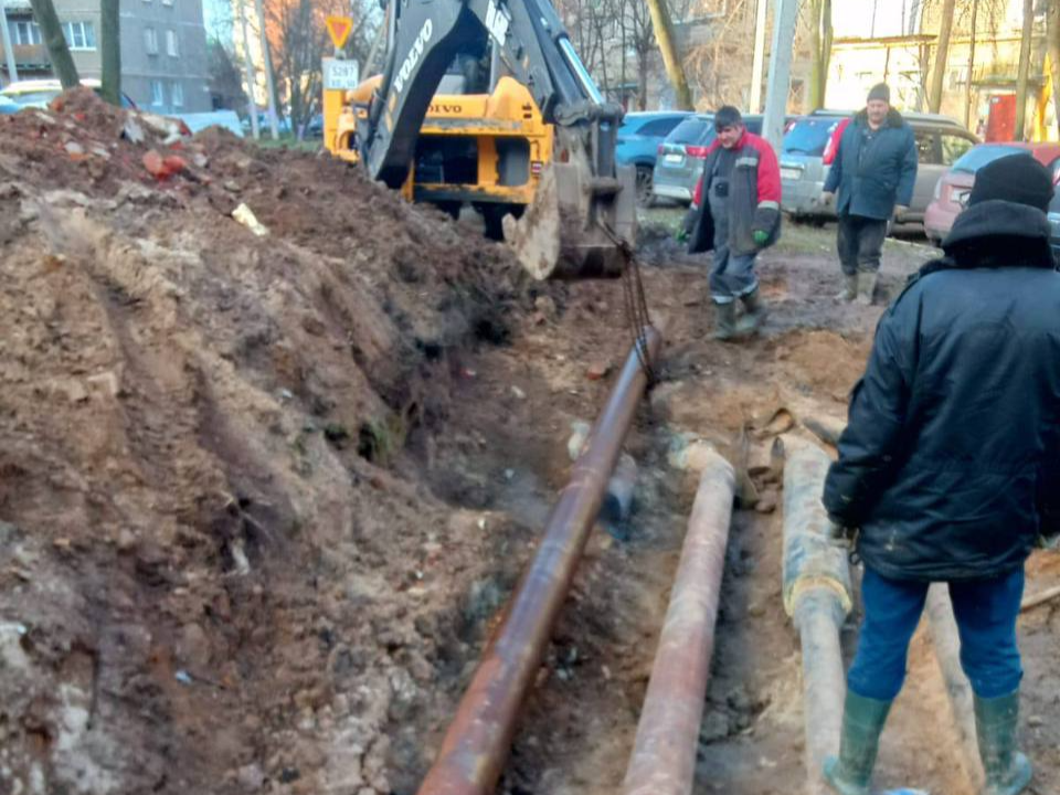 Коммунальщики обновляют трубопровод на Речной: сроки и адреса отключений