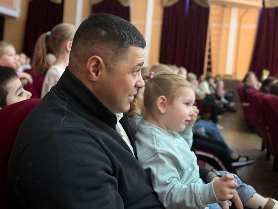 Сюрприз для героев: ветераны СВО из Люберец попали на концерт звезды и в цирк