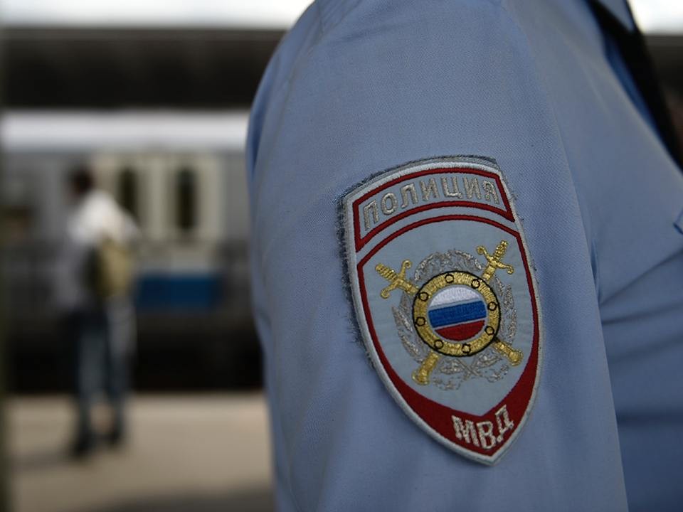 Спасение гаджета попало на видео: мужчина догнал вора в метро и вернул женщине украденный телефон