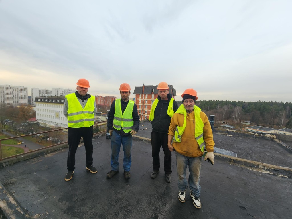 В Черноголовке начали ремонтировать крышу многоквартирного дома