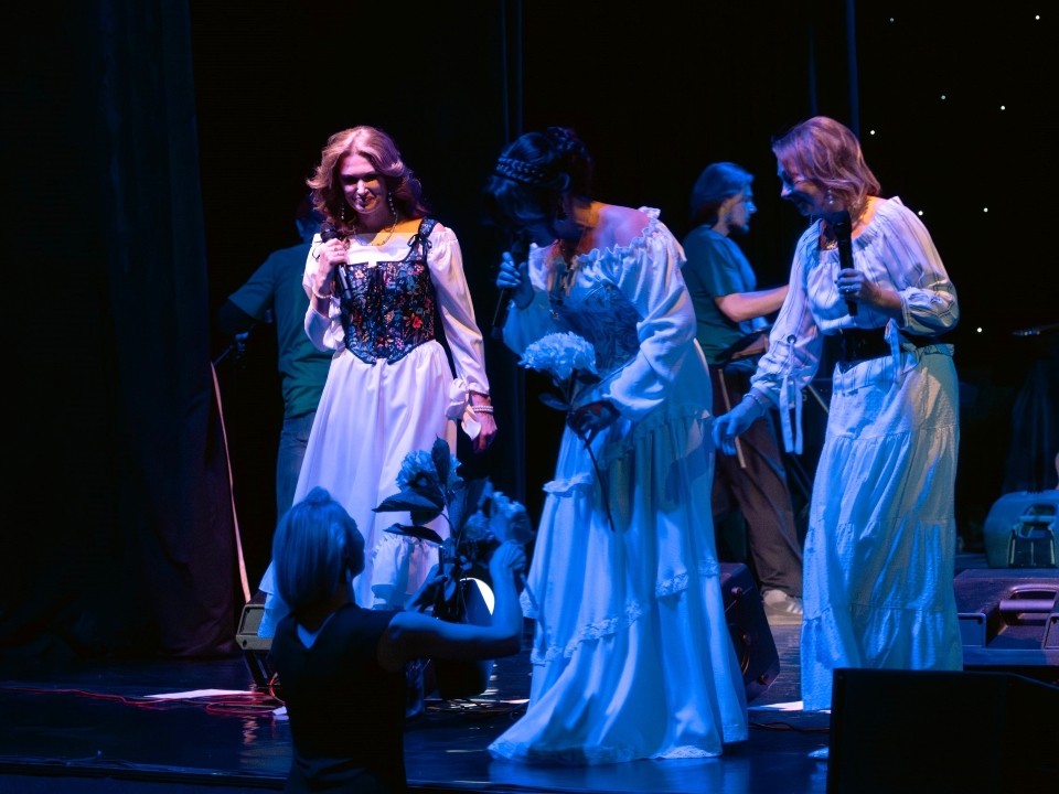 Жителей округа пригласили на праздничные концерты в честь Дня матери