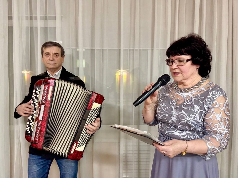 Тепло и веселье: как клуб «Ностальжи» отметил День матери