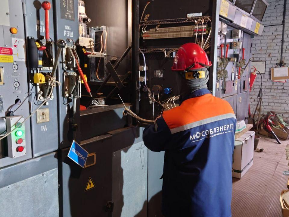 В Деденеве обновили электроподстанцию: теперь свет в котельной, домах и на водозаборе будет работать без перебоев