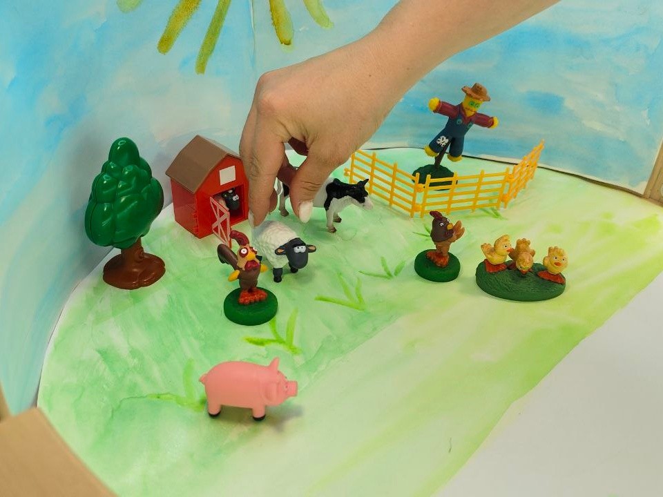 Лепка пластилиновой сказки, роспись окон, поделки ждут детей в библиотеке Черноголовки на каникулах