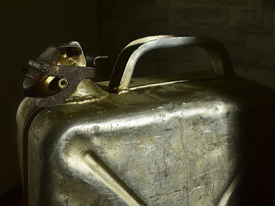 Собирался поджечь кинотеатр: подростка с канистрой бензина поймали в Одинцове