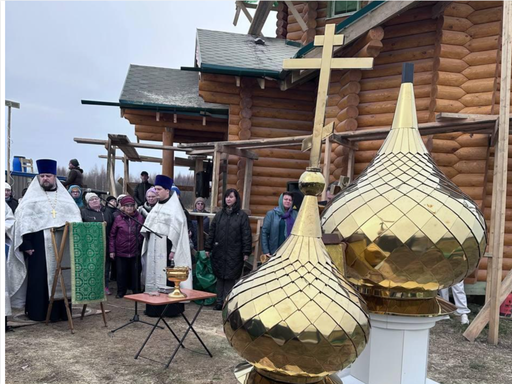 Купола ввысь: в Домодедове освятили строящийся храм Георгия Победоносца