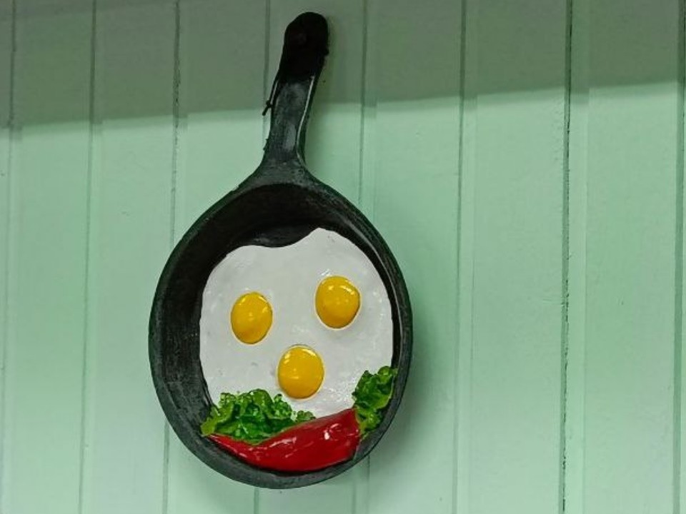 Салат с пикантным вкусом: секретом приготовления поделилась опытный повар