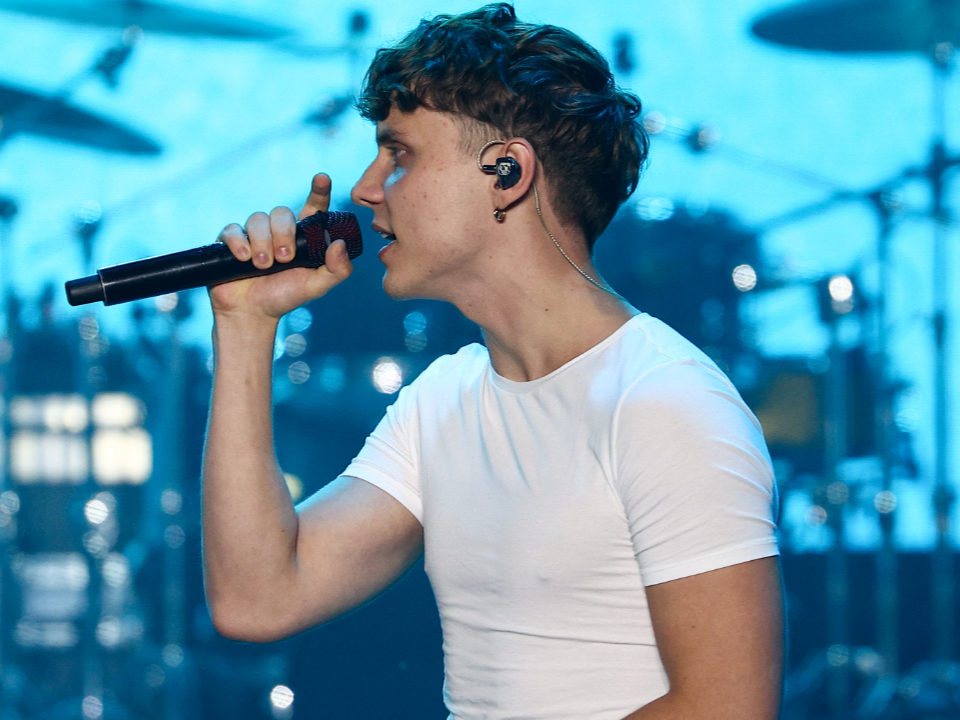 «В сексуализированном ключе»: Ваня Дмитриенко столкнулся с непристойными предложениями