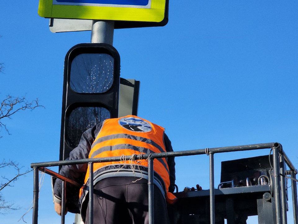 Новый светофор появился в сердце Истры рядом с монастырем