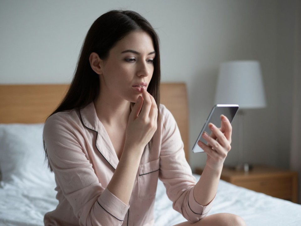 Простуда на губах атакует осенью: как защититься от герпеса при переохлаждении