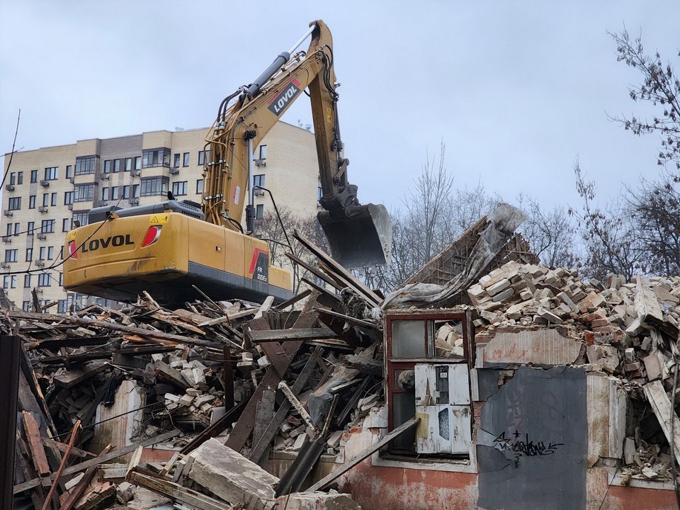 В Старой Купавне снесли аварийный дом на улице Шевченко