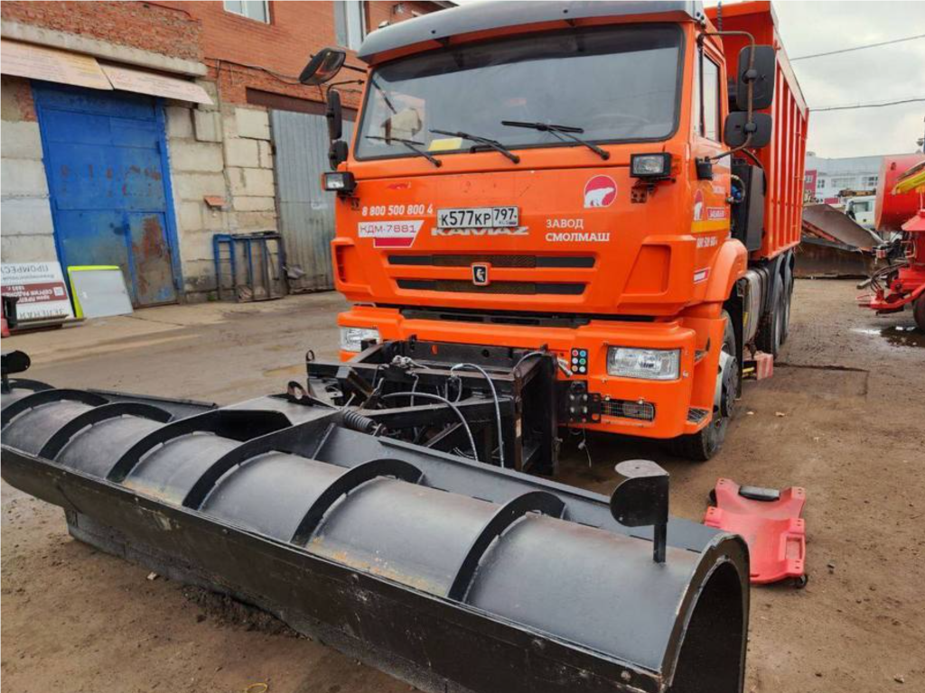 Противогололедные средства и технику подготовили перед холодами все УК Лобни