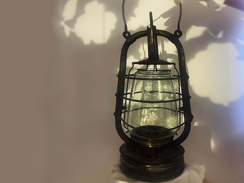 В Щелковском музее представили необычный фонарь с крыльями