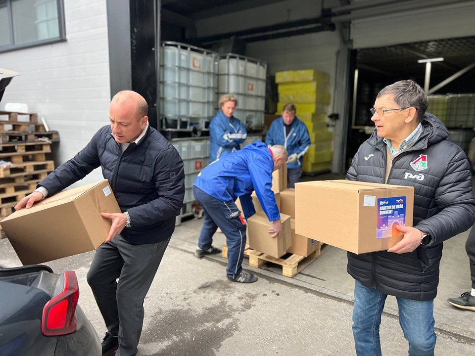 Более 150 кг гуманитарной помощи отправило предприятие в Красноармейске на передовую