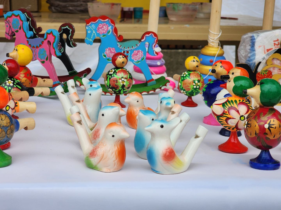 В День народного единства тульские мастера научили подольчан расписывать филимоновской игрушки