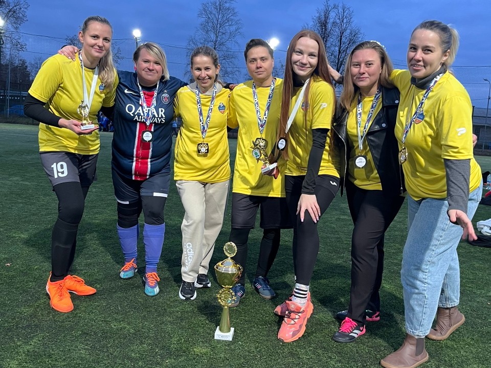 Футбольные мамы из Сергиева Посада завоевали главный трофей на турнире в Дубне