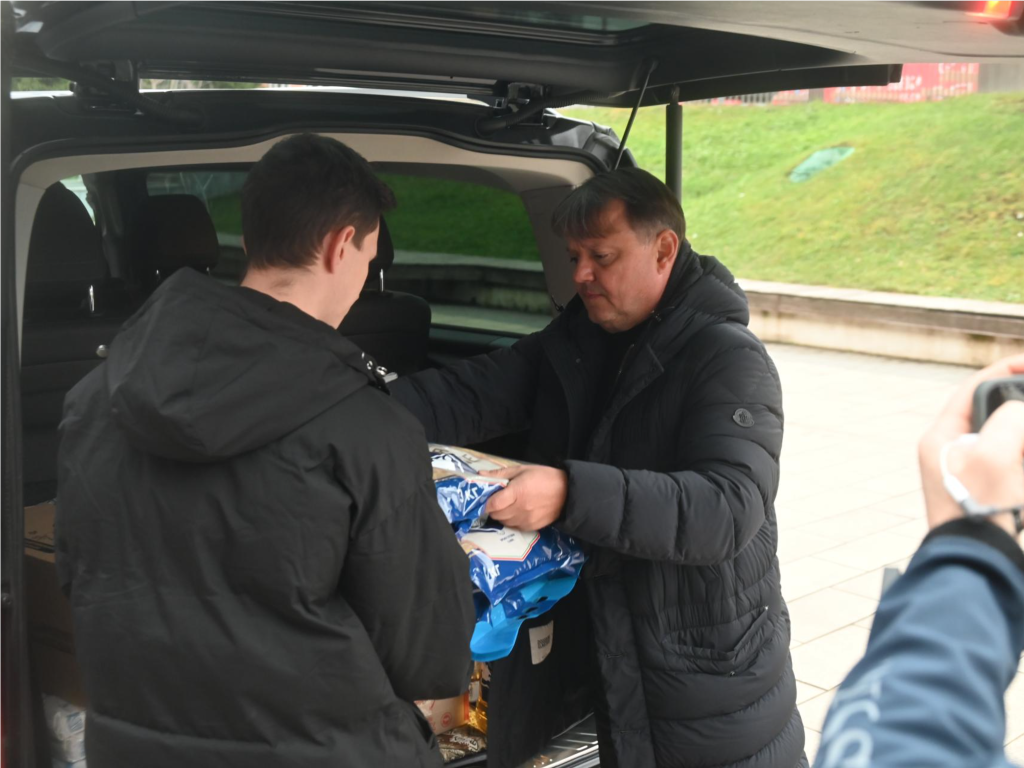 Ленинский округ объединился: жители собрали груз добра для фронта и новых территорий