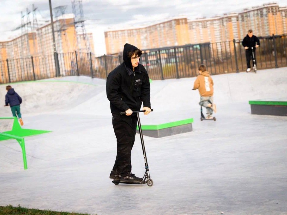 Лобня и Люберцы — самые «умные» в Подмосковье: как работают QR-коды на детских площадках и запись в секции за минуту