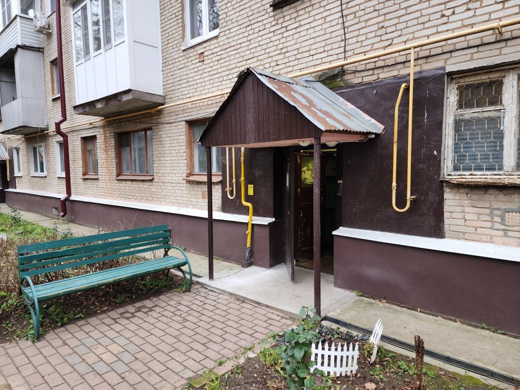 Сантехники берутся за голову: жильцы дома в Родниках все подряд смывают в унитаз