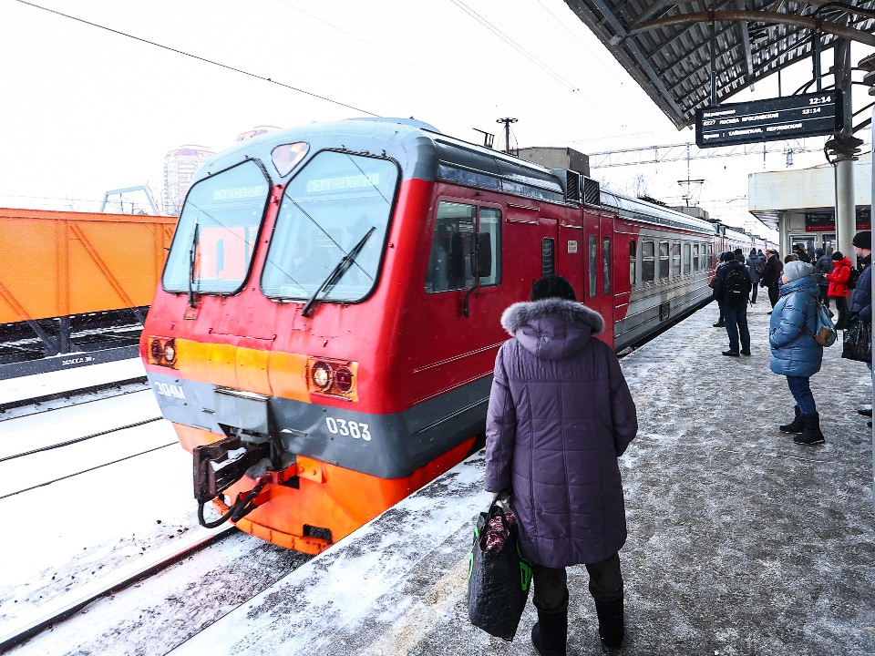 Коллапс на Ярославском направлении: электрички не могут сдвинуться с места из-за гололеда