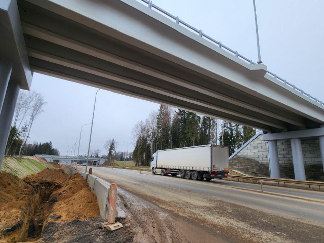 Бетон, грунт и тысячи тонн асфальта: как идет строительство развязки будущего под Дмитровом