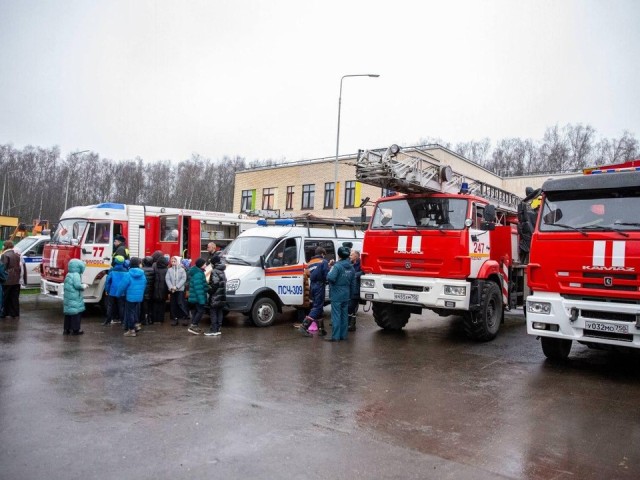 Жизненно необходимо: зачем спасатели посетили школу в ЖК «Каскад Парк»