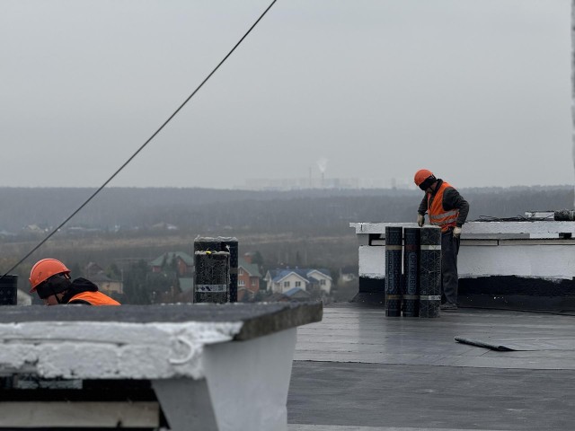 Успеть до зимы: в Молокове к декабрю отремонтируют крышу многоэтажки