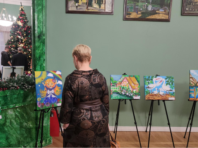В Красногорске открылась трогательная выставка детских работ из ЛНР