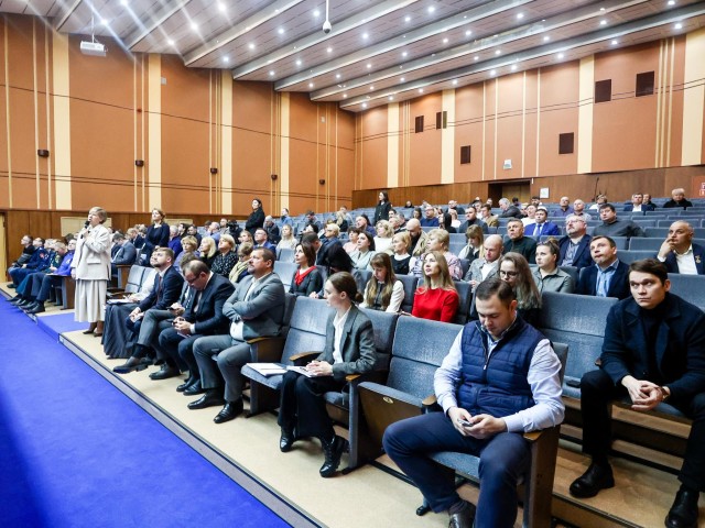 Красногорск готовится встречать зиму: катки, елки и уважение к матерям в планах округа