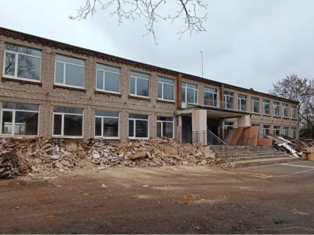 В деревне Кабаново старую школу превращают в современный кампус: новые классы, спортзал и благоустроенный двор встретят учеников уже осенью 2026 года