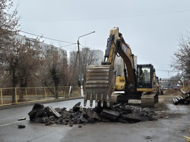 В Орехово-Зуеве продолжается ремонт самотечного коллектора на улице Красноармейской