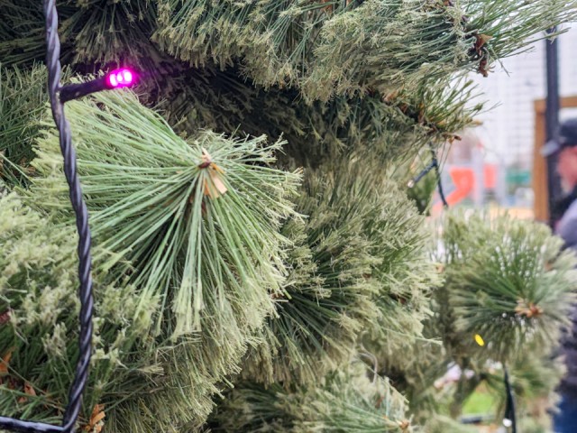 В середине ноября в Подольске зажгли новогоднюю елку: спойлер – это временно