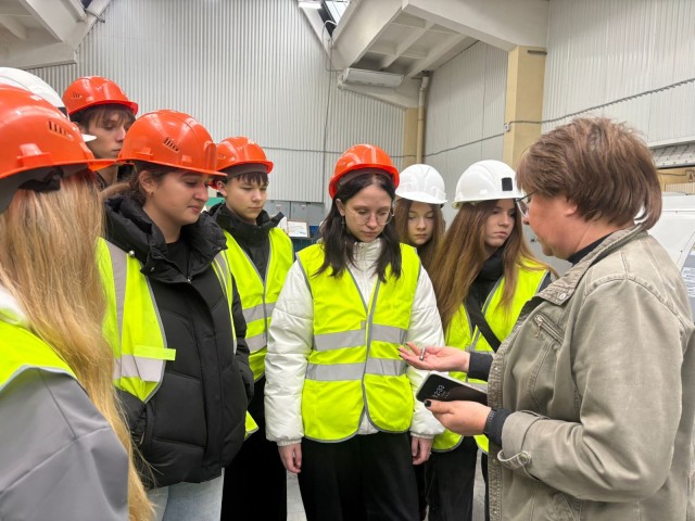 Как выбрать профессию: школьники Ступина увидели работу металлургов изнутри
