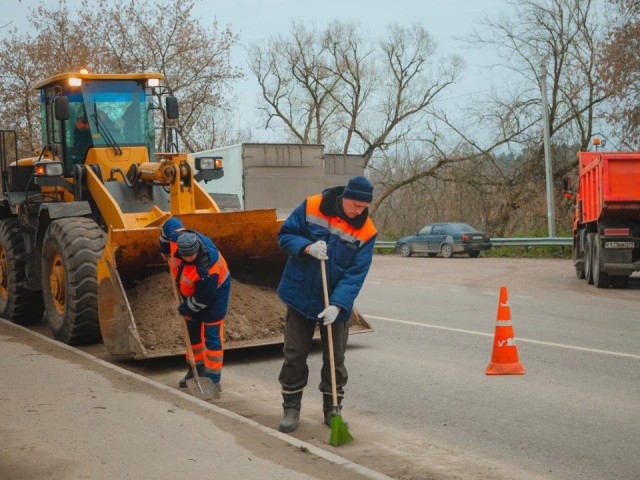 Дорожные службы Сергиева Посада готовят технику и чистят улицы к зимнему сезону