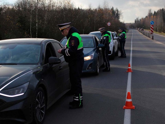 Автоинспекторы Солнечногорска проверили более 100 водителей за час на трезвость