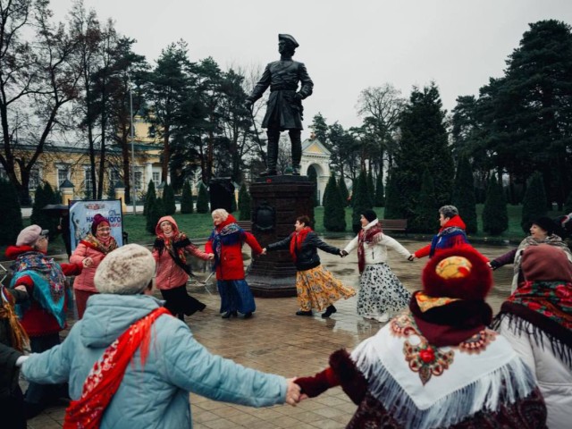 Лосинопетровцы отметили День народного единства большим хороводом